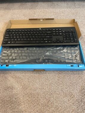 HP 230 Wireless Keyboard (x2)
